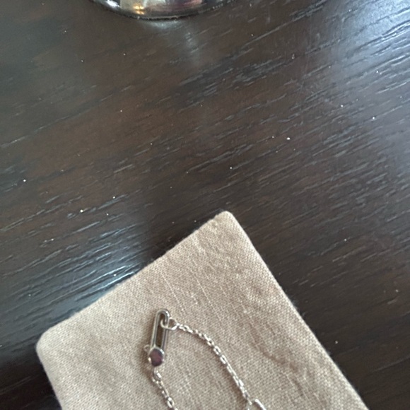 Gucci Trademark Silver Heart Pendant Necklace - Picture 4 of 7